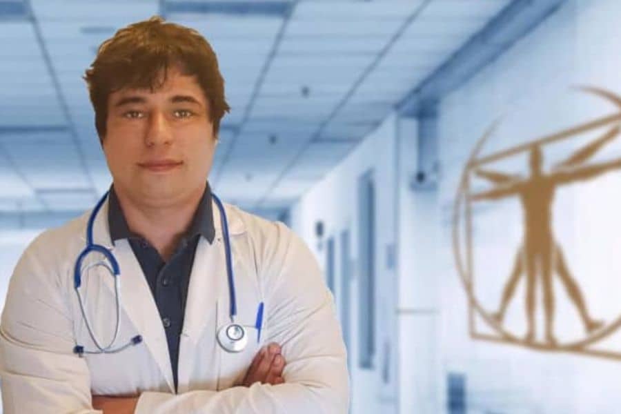 Dott. Emmanuele Ferrari, medico specializzato in rimozione tatuaggi a Brescia